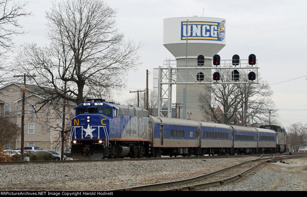 RNCX 105 leads train P075-14 past the signals at Aycock